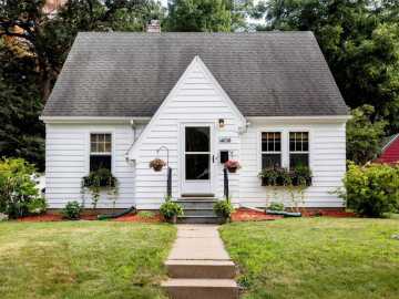 Menomonie, WI: 1408 Main E Street
