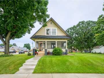 Mondovi, WI: 405 N Eau Claire Street
