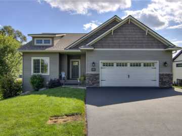 Altoona, WI: 1923 Saint Andrews Drive