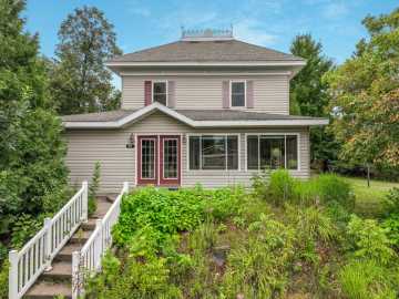 Bruce, WI: 612 N 1st Street