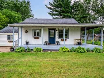 Menomonie, WI: 2226 Wilson NE Street