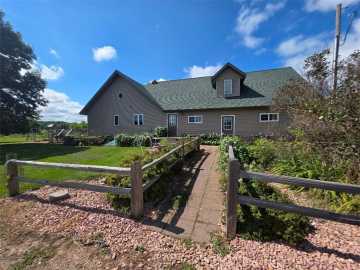 Prairie Farm, WI: 871 4th Avenue