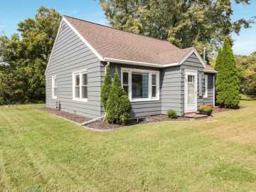 Eau Claire, WI: 2402 Crescent Avenue