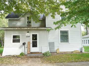 Menomonie, WI: 1320 Douglas Street