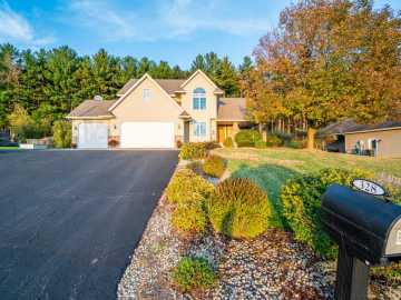 Boyceville, WI: 328 Nordveien Drive