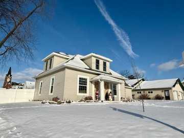 Bloomer, WI: 923 19th Avenue