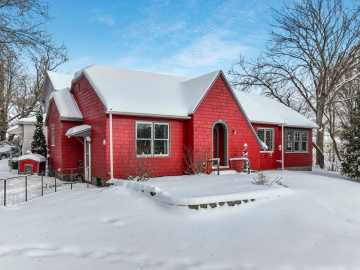 Bruce, WI: 224 E Arthur Avenue
