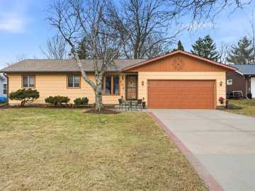 Altoona, WI: 804 Roberts Street