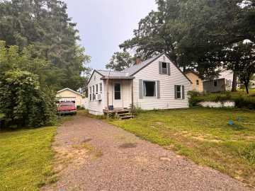 Spooner, WI: 409 Poplar Street