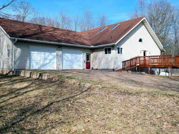 New Auburn, WI: 23443 75th Street