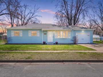 Altoona, WI: 2527 Lynn Avenue