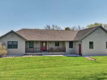 Menomonie, WI: 2815 Dairyland SE Road