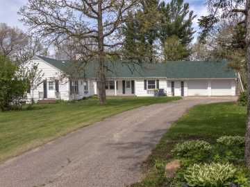 Galesville, WI: 17685 Crestwood Court
