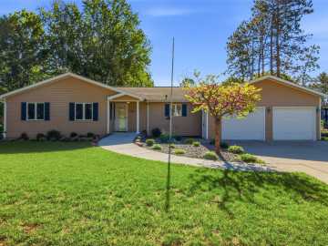 Menomonie, WI: 1608 Mathews Street