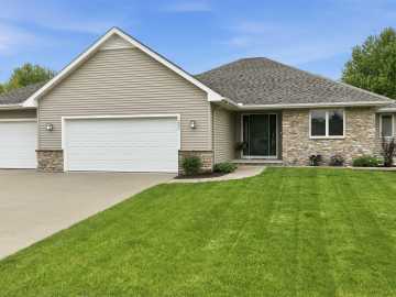 River Falls, WI: 221 Kusilek Street