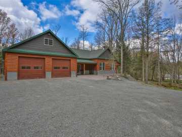 Sheldon, WI: W16218 Manglos Avenue