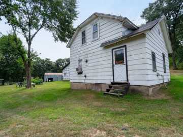 Eleva, WI: S11940 Lowes Creek Road