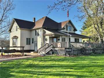 Hixton, WI: W15754 State Highway 121