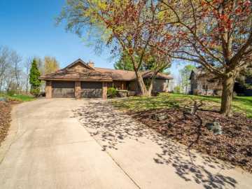 Menomonie, WI: 519 Grandview Heights Court