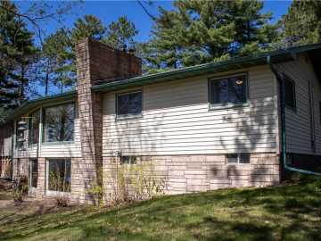Spooner, WI: 411 Bay Avenue