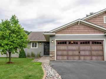 Altoona, WI: 759 Club View Lane