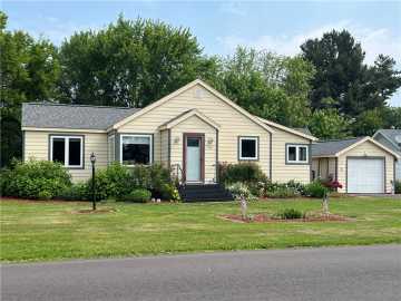 Cameron, WI: 505 W Poplar Avenue
