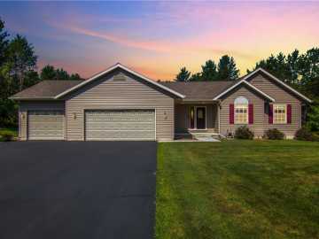 Altoona, WI: 1120 Briarcliffe Drive