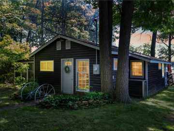 Dresser, WI: 2136 Poplar Lane