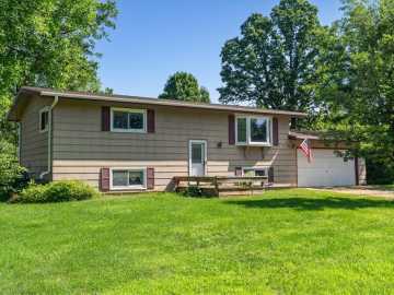 Woodville, WI: 403 Walnut Drive