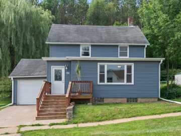 Glenwood City, WI: 417 Maple Street
