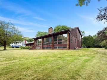 Rice Lake, WI: 1409 W Marshall Street