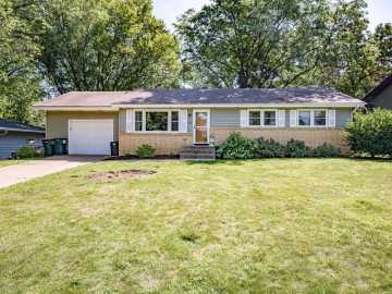 River Falls, WI: 1324 Sycamore Street