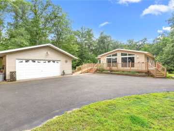 Webster, WI: 28131 Overland Trailway 