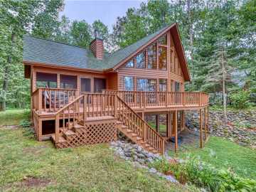 Hayward, WI: 14448W Lake Drive