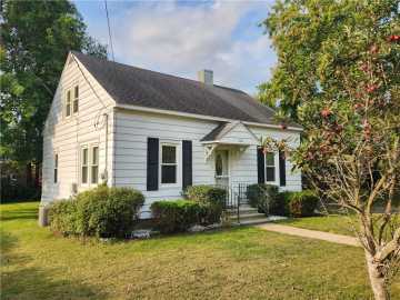 Black River Falls, WI: 1114 Pierce Street