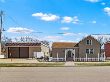 Tomah, WI: 1716 Kilbourn Avenue 