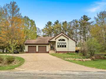 Menomonie, WI: 2418 Panorama Drive