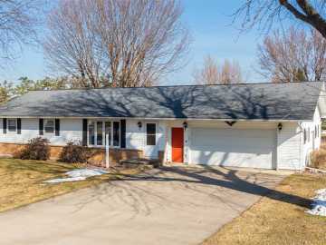 Abbotsford, WI: 206 W Hickory St 