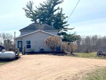 Almena, WI: 820 14th Avenue