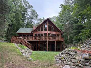 Hayward, WI: 14448W Lake Drive