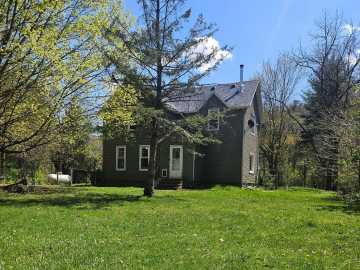 Eau Claire, WI: 2397 W Silver Spring Drive