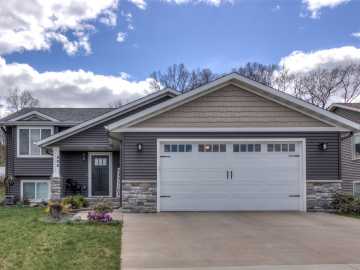Altoona, WI: 896 Glacier Drive