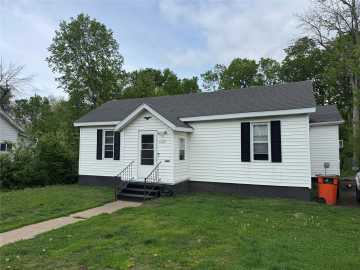 Eau Claire, WI: 1022 E Madison Street