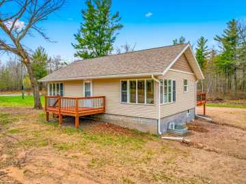 Danbury, WI: 28811 County Road H 