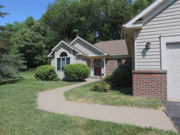 River Falls, WI: 1825 Golf View Drive 