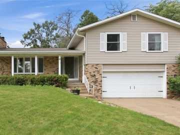 Altoona, WI: 212 Country Club Lane