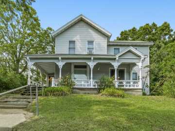 Chippewa Falls, WI: 126 W Cedar Street