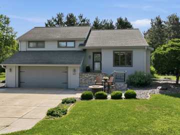Menomonie, WI: 2416 Aurora NE Circle