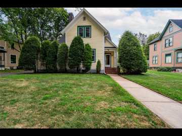 Eau Claire, WI: 453 Summit Avenue