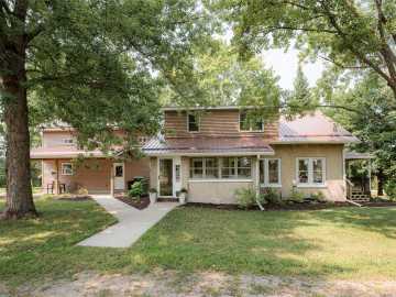 Hixton, WI: N7415 Squirrel Road